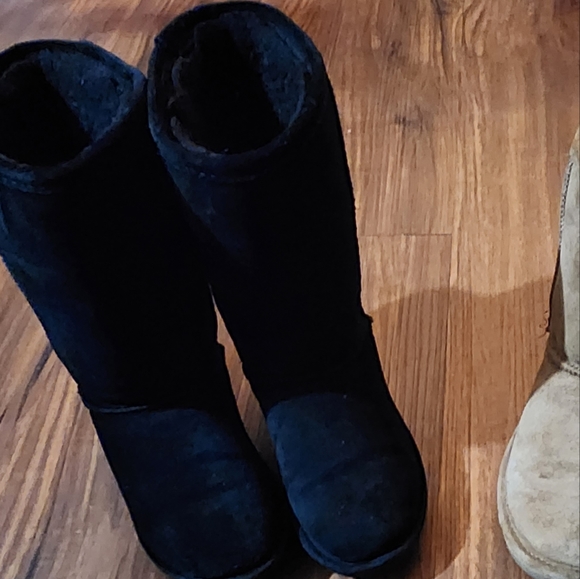 Girls bearpaw boots size 1 - Picture 2 of 2